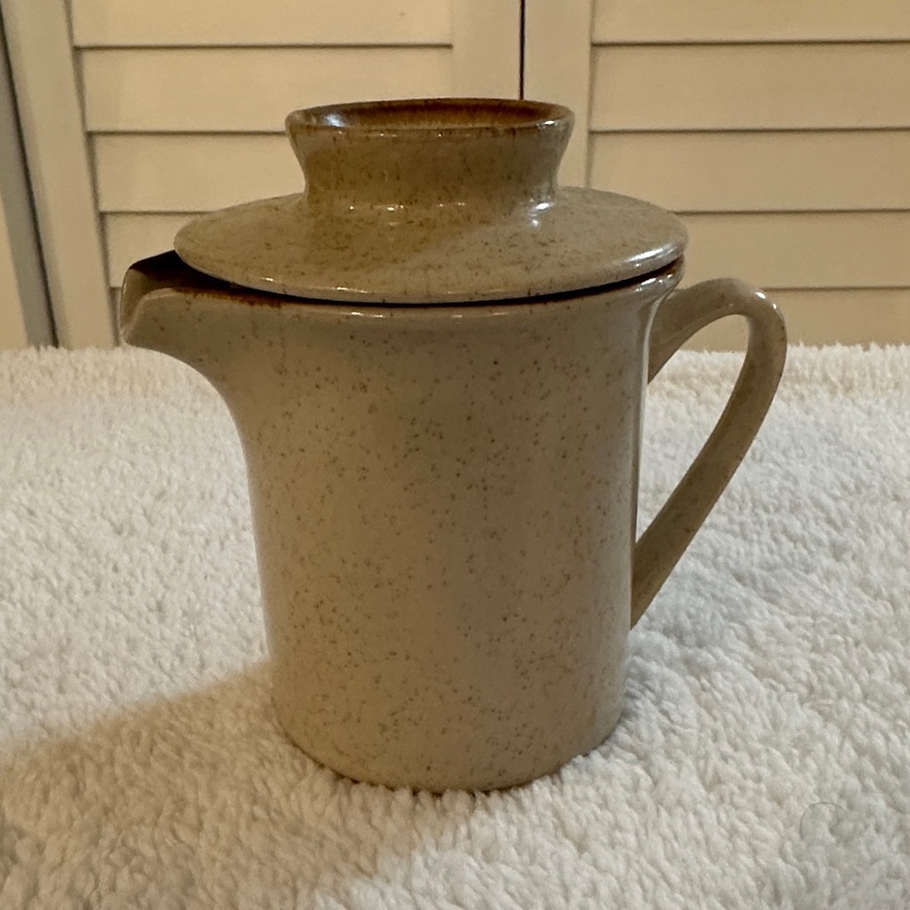 VTG Speckled Ceramic Pitcher w/Lid - Neutral Tan
